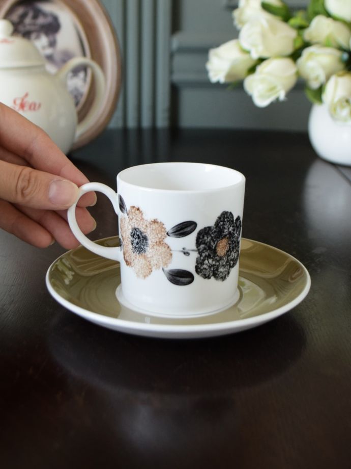 英国アンティークのおしゃれな食器