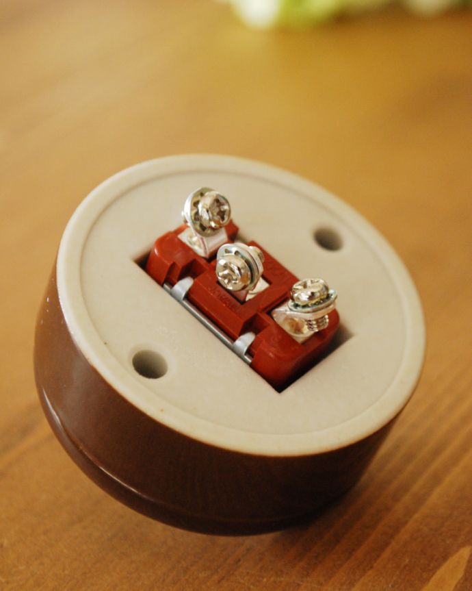 スイッチの裏側