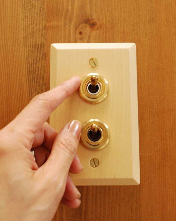 メープル材のトグルタイプのスイッチ