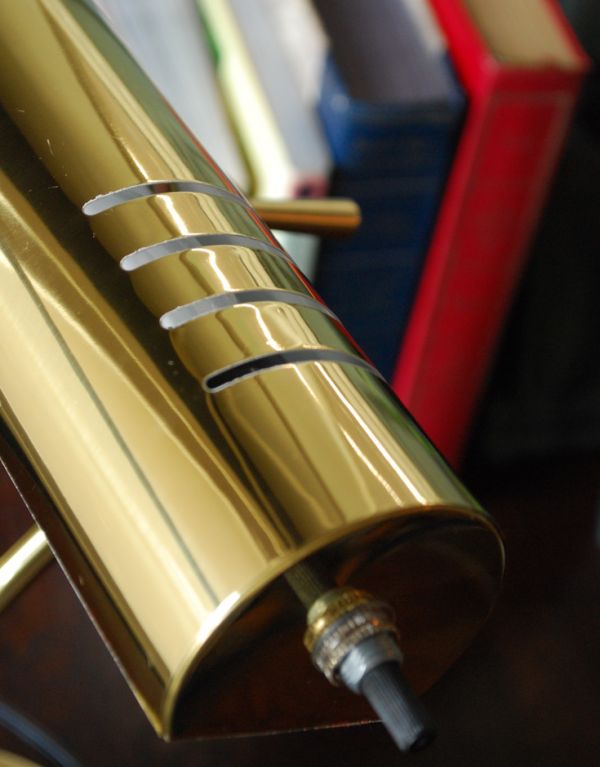 スタンドライト　照明・ライティング　真鍮製デスクランプ（ピアノライト）（電球セット）。点灯スイッチは、側面に付いています。(TL-0019)