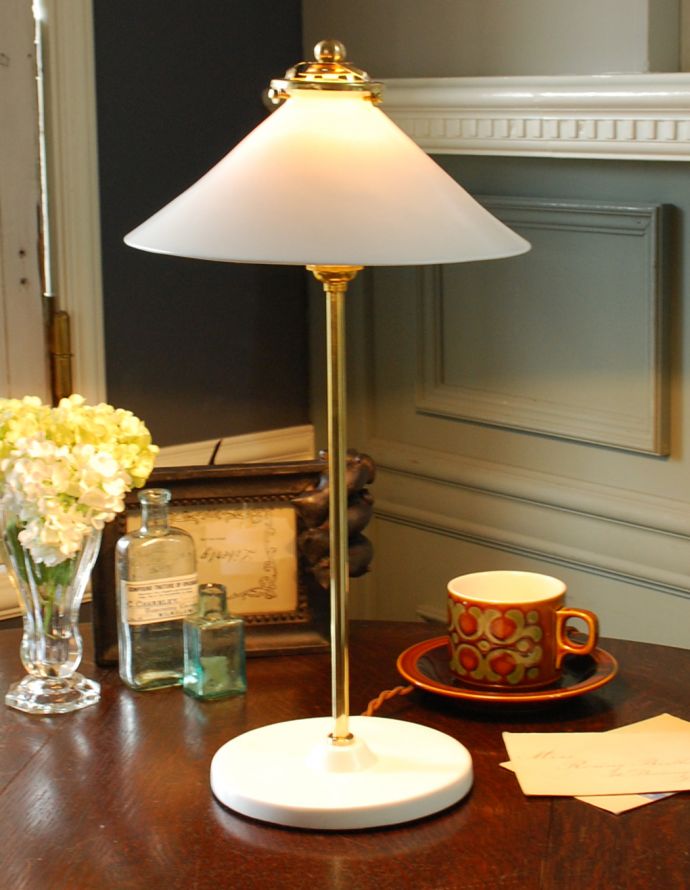 Handleオリジナル、ボーンチャイナのテーブルランプ
