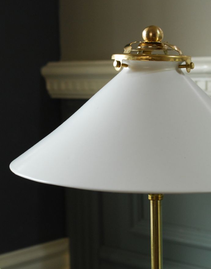 ボーンチャイナのシェード