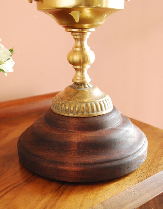 スタンドライト 照明・ライティング ガラスボウルからこぼれる明かりを楽しむテーブルランプ(電球なし)。台座は厚み・重みがありますので、しっかりとした安定感があります。(TL-0029)