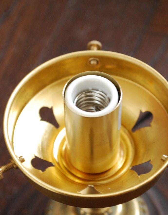 スタンドライト 照明・ライティング ガラスボウルからこぼれる明かりを楽しむテーブルランプ(電球なし)。日本球対応のランプです。(TL-0029)