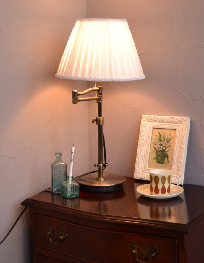 スタンドライト 照明・ライティング 布シェードからこぼれる柔らかな灯り、高さが調整できるテーブルランプ(プルスイッチ)(電球なし)。照らしたい所に合わせて首が動くので、書斎のデスクにもピッタリなアイテムです。(TL-0031)