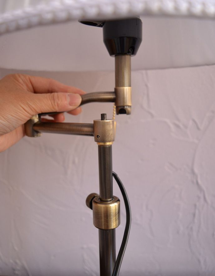 スタンドライト 照明・ライティング 布シェードからこぼれる柔らかな灯り、高さが調整できるテーブルランプ(プルスイッチ)(電球なし)。スタンドに方向を変える金具が付いてます。(TL-0031)