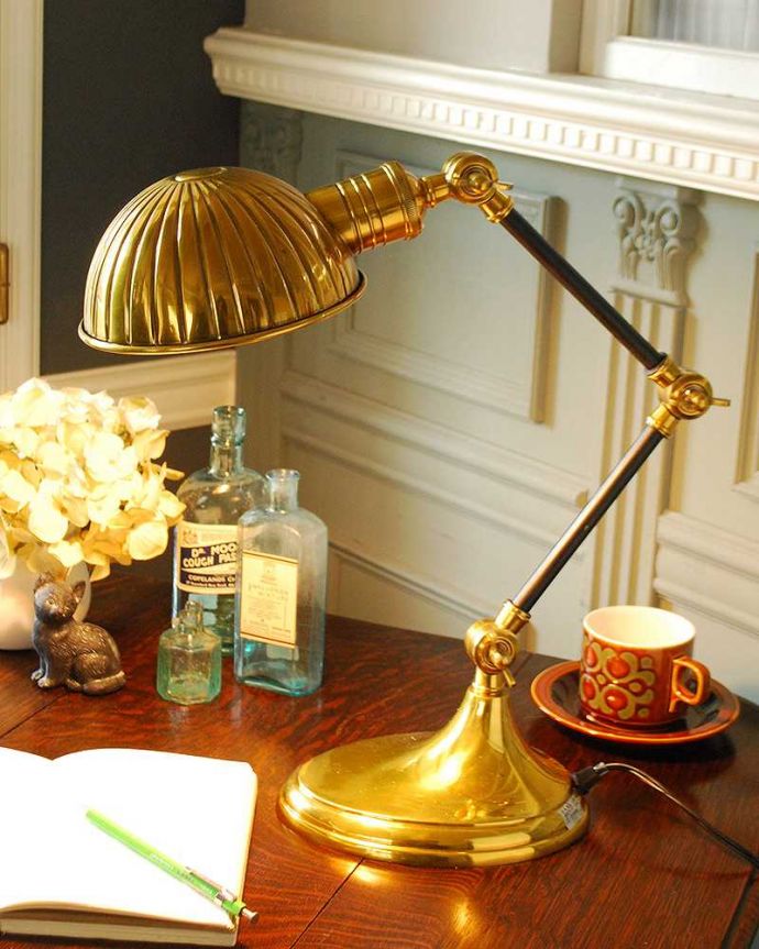 スタンドライト 照明・ライティング キラッと輝くゴールド色。アンティーク風のデスクランプ(電球なし)。書斎のデスクにもピッタリなアイテムです。(TL-0041)