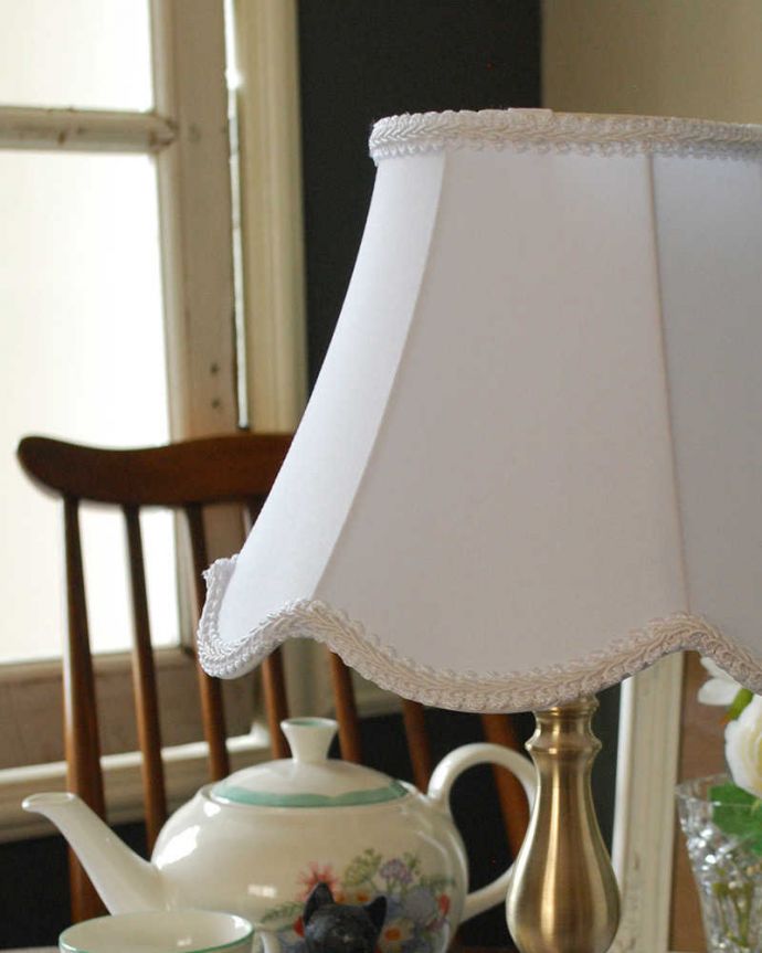 スタンドライト　照明・ライティング　布シェードのテーブルランプ/ホワイト（タッチセンサーランプ）(電球なし)。清潔感のある布シェード。(TL-0044)