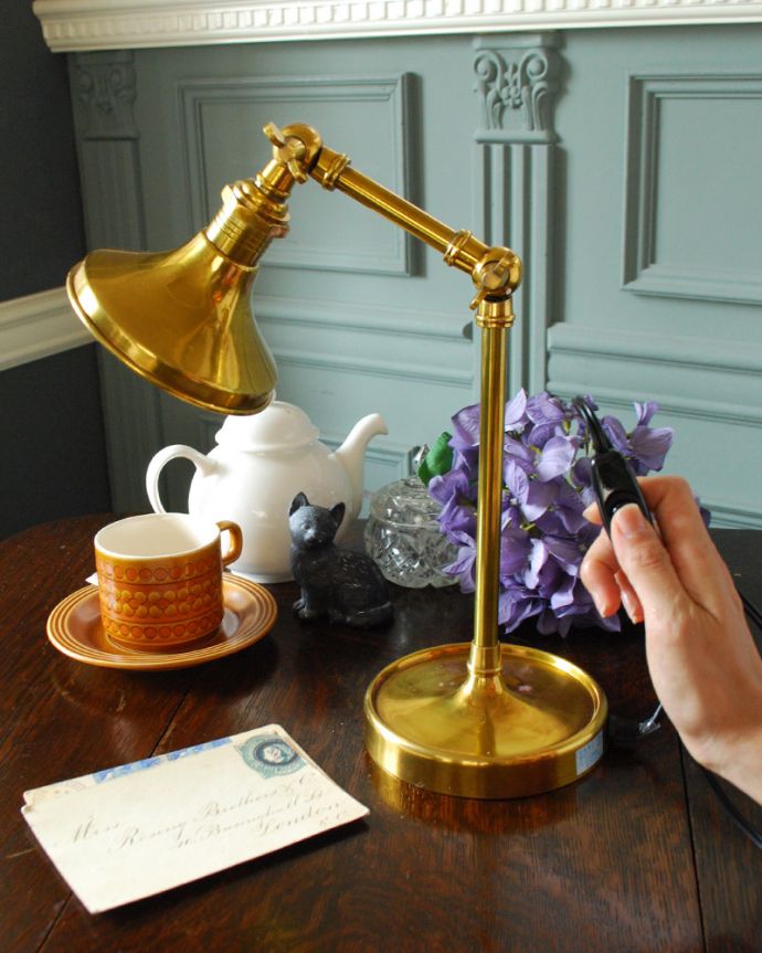 照明・ライティング アンティーク風に仕上げた真鍮製のデスクランプ/B（テーブルランプ）(電球なし)。ON/OFFの中間スイッチが付いています。(TL-0045)