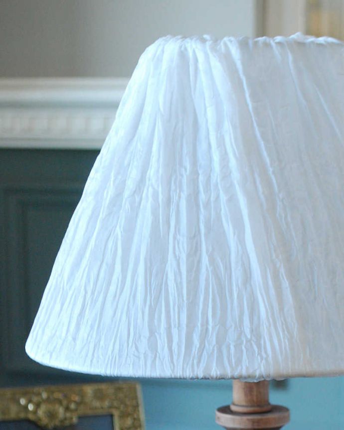 スタンドライト　照明・ライティング　ぽこぽこっとした装飾が可愛いアンティーク風のテーブルランプ(E26球付)。。(TL-0052)