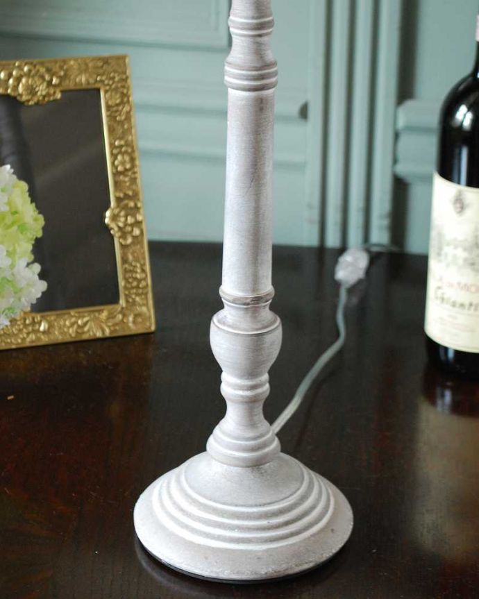 スタンドライト　照明・ライティング　アンティーク風のおしゃれ照明、ラタンシェード付きのテーブルランプ(E26球付)。。(TL-0055)