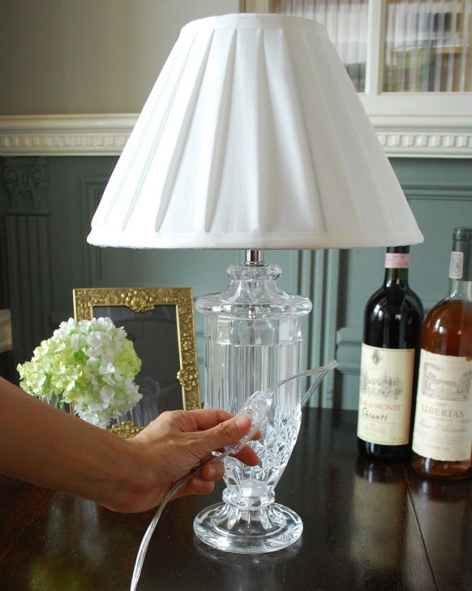 スタンドライト　照明・ライティング　アンティーク風のおしゃれ照明、ガラスのボディが輝くテーブルランプ(E26球付)。。(TL-0056)