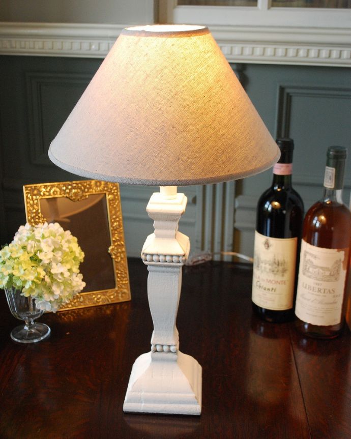 スタンドライト　照明・ライティング　アンティーク風のおしゃれ照明、フレンチシャビーなテーブルランプ(E26球付)。。(TL-0057)