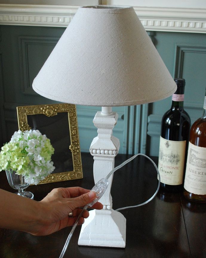 スタンドライト　照明・ライティング　アンティーク風のおしゃれ照明、フレンチシャビーなテーブルランプ(E26球付)。。(TL-0057)