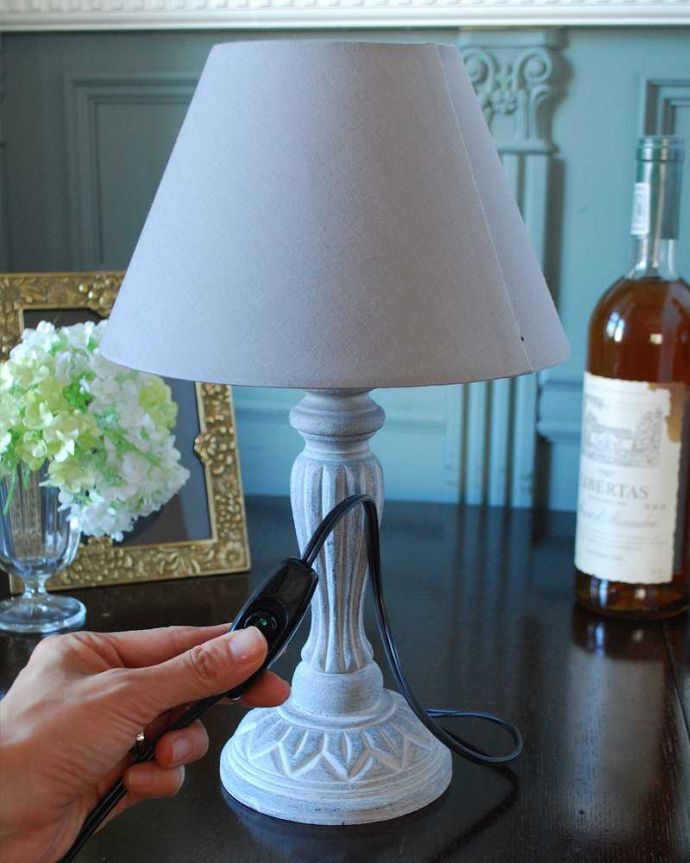 スタンドライト　照明・ライティング　アンティーク風のおしゃれ照明、フレンチシャビーなテーブルランプ（電球なし）。。(TL-0058)