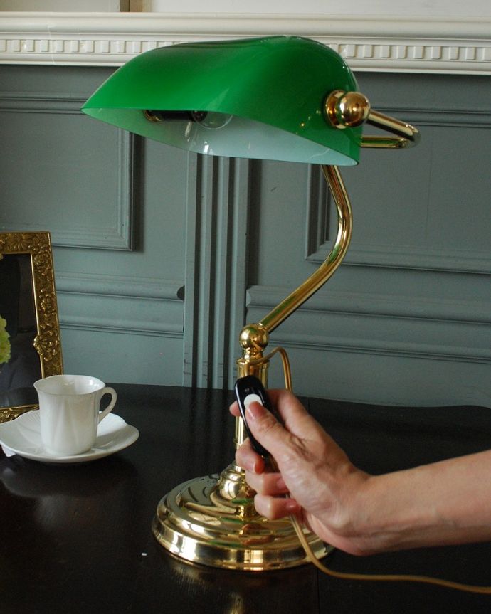 スタンドライト　照明・ライティング　見た目がカッコいいデスクランプ、グリーンのシェードのバンカーズライト（電球セット）。。(TL-0059)