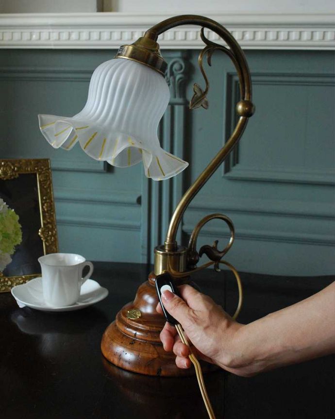 スタンドライト　照明・ライティング　イタリアのアンティーク風シェード付きテーブルランプ（Ｅ17電球付）。。(TL-0062)