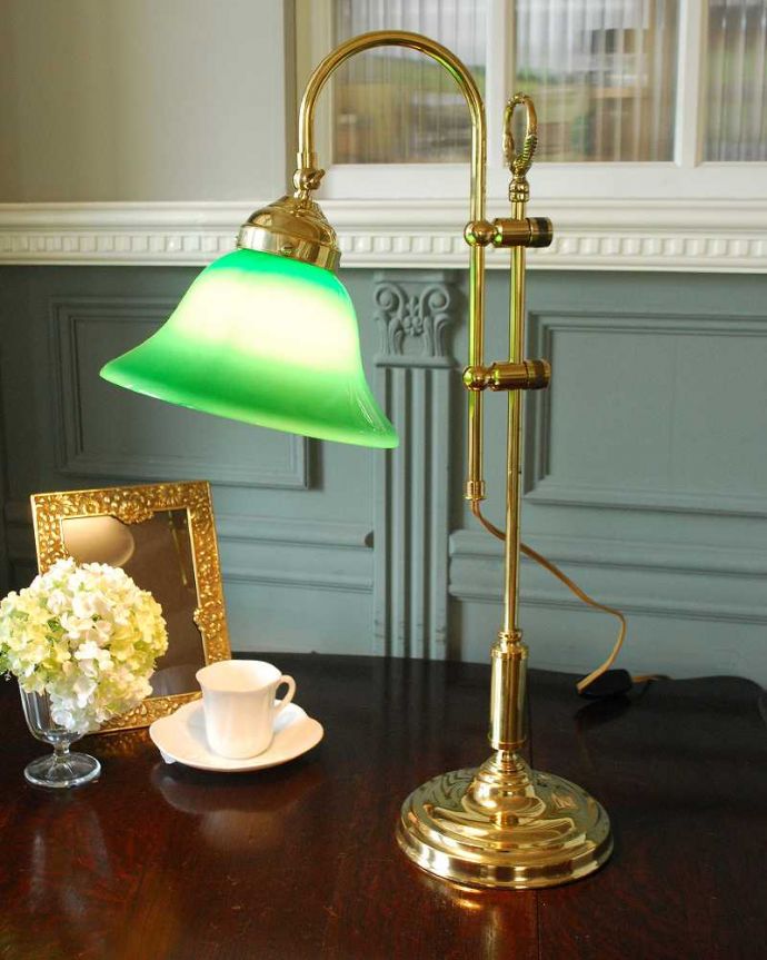 スタンドライト　インテリア雑貨　イタリアのアンティーク風シェード付きテーブルランプ（Ｅ17電球付）。。(TL-0064)