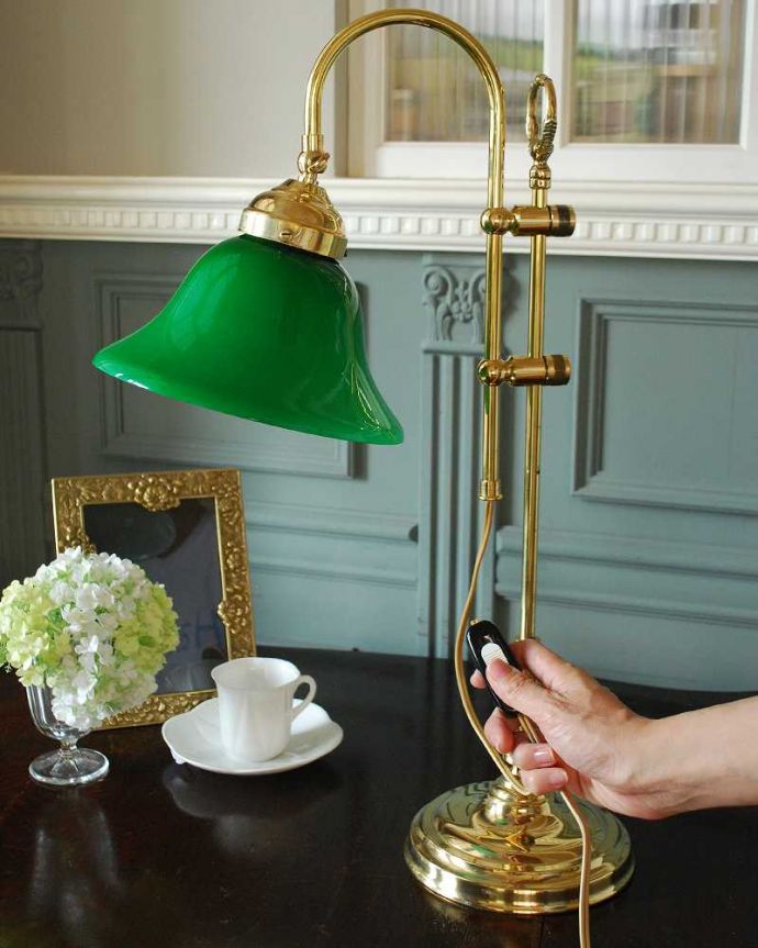 スタンドライト　インテリア雑貨　イタリアのアンティーク風シェード付きテーブルランプ（Ｅ17電球付）。。(TL-0064)