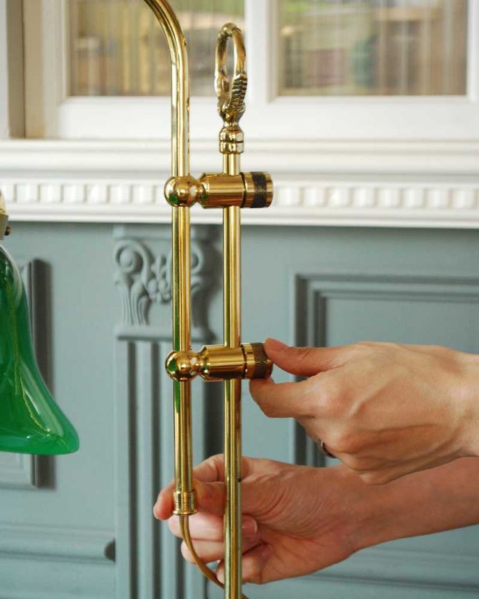 スタンドライト　インテリア雑貨　イタリアのアンティーク風シェード付きテーブルランプ（Ｅ17電球付）。。(TL-0064)