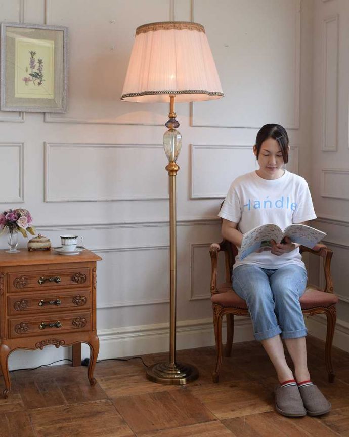 アンティーク風のフロアランプ