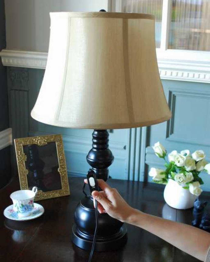 スタンドライト　照明・ライティング　フランスのアンティーク風のデザインがオシャレなテーブルランプ２灯(E26・40W電球付)。。(TL-0066)