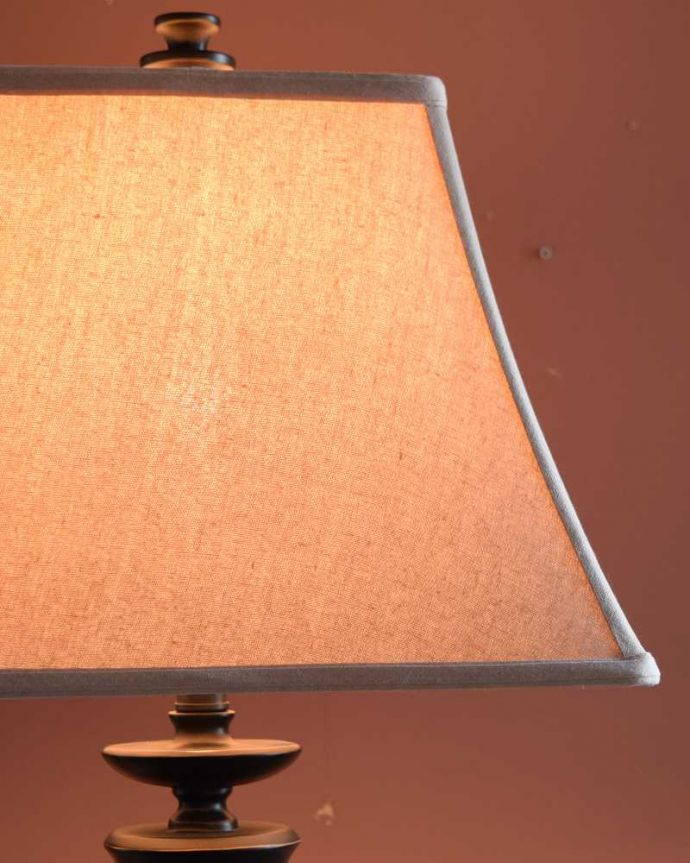 スタンドライト　インテリア雑貨　アンティーク風のシェード付きフロアランプ（Ｅ26電球付）。。(TL-0067)