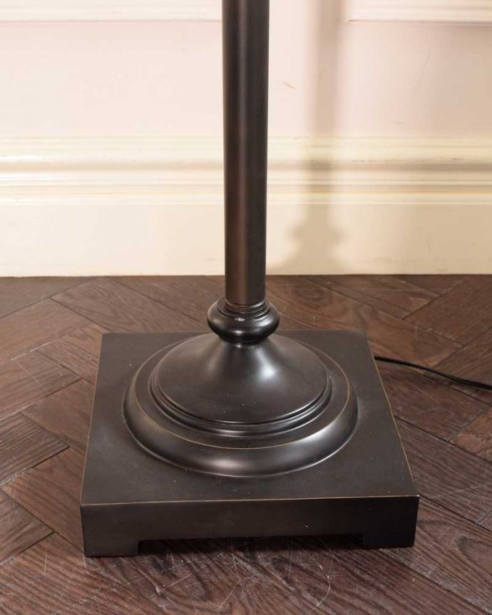 スタンドライト　インテリア雑貨　アンティーク風のシェード付きフロアランプ（Ｅ26電球付）。。(TL-0067)