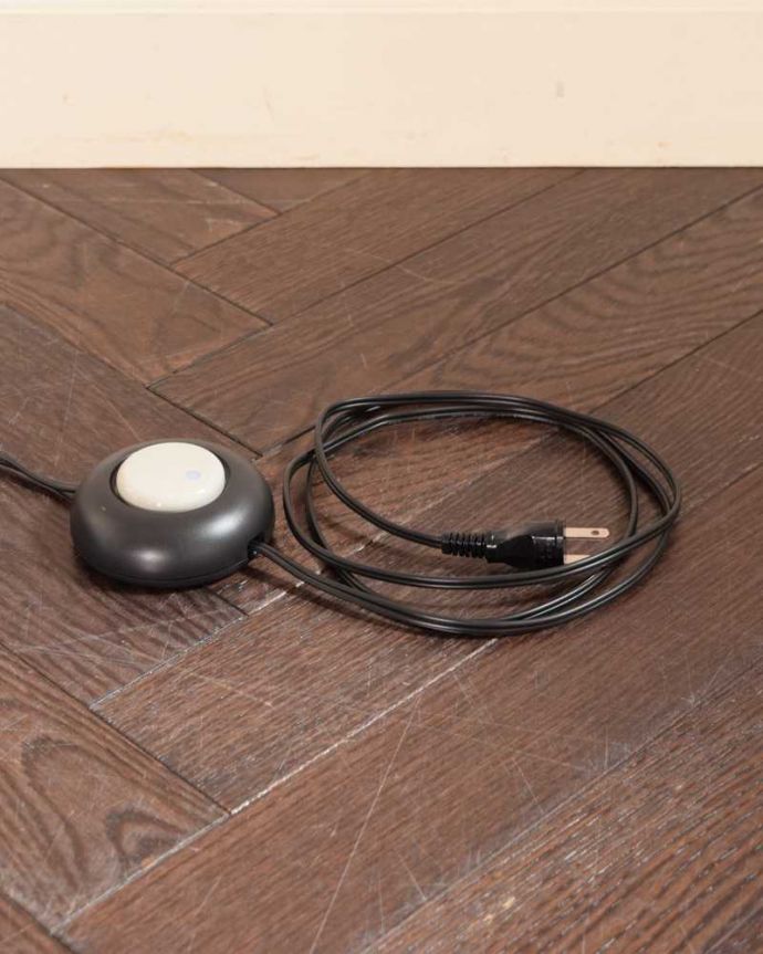 スタンドライト　インテリア雑貨　アンティーク風のシェード付きフロアランプ（Ｅ26電球付）。。(TL-0067)