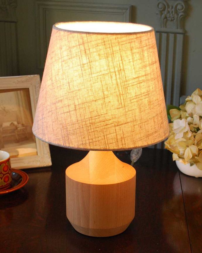 スタンドライト　照明・ライティング　北欧スタイルのほっこりぬくもりが感じられるテーブルランプ(E17型LED電球付き)。。(TL-0068)