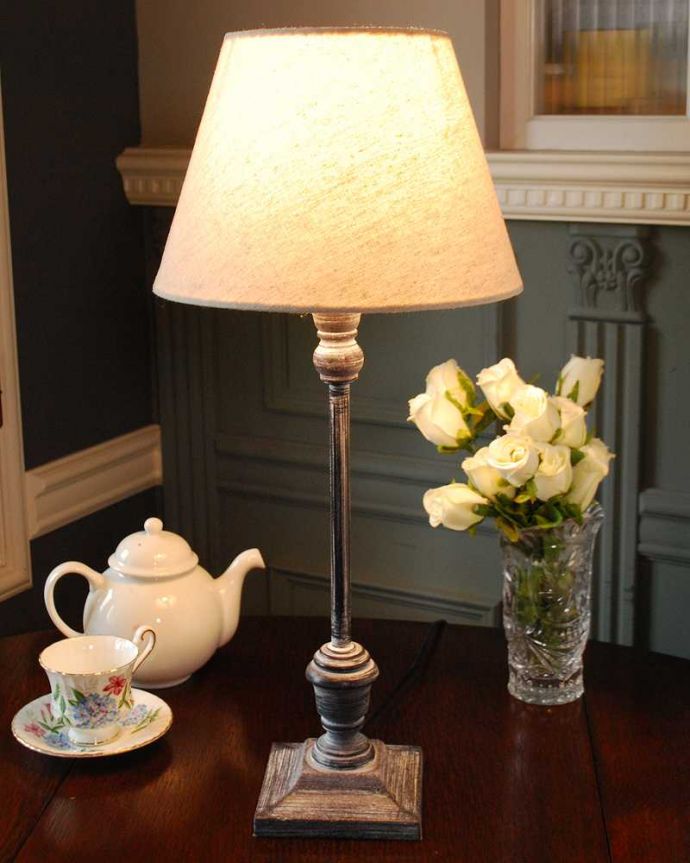 スタンドライト　照明・ライティング　アンティーク風のおしゃれ照明、フレンチシャビーなテーブルランプ（電球なし）。。(TL-0071)