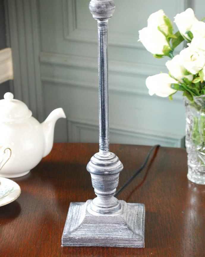 スタンドライト　照明・ライティング　アンティーク風のおしゃれ照明、フレンチシャビーなテーブルランプ（電球なし）。。(TL-0071)