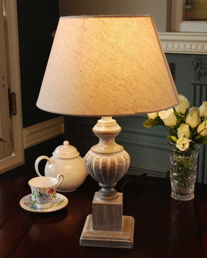 スタンドライト　照明・ライティング　アンティーク風のおしゃれ照明、フレンチシャビーなテーブルランプ（電球なし）。。(TL-0073)