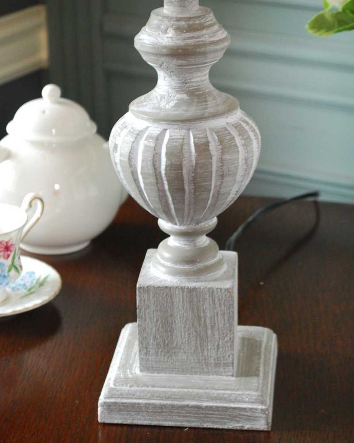 スタンドライト　照明・ライティング　アンティーク風のおしゃれ照明、フレンチシャビーなテーブルランプ（電球なし）。。(TL-0073)