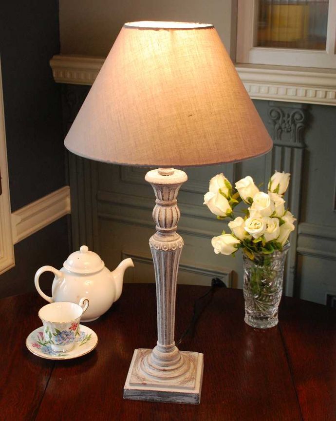 スタンドライト　照明・ライティング　アンティーク風のおしゃれ照明、フレンチシャビーなテーブルランプ（電球なし）。。(TL-0074)