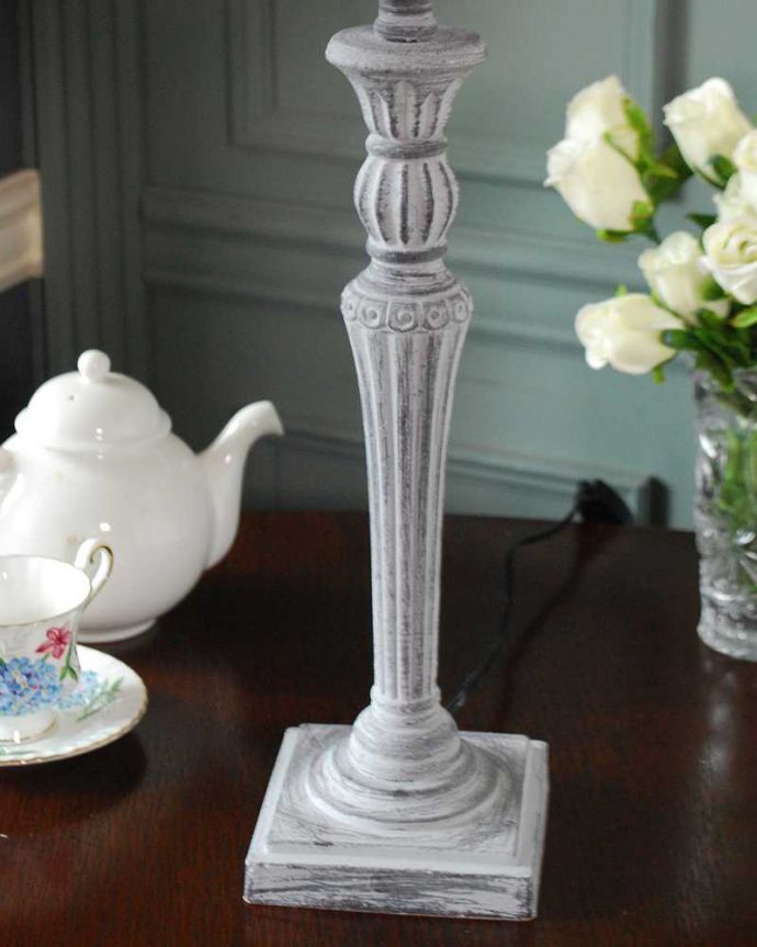 スタンドライト　照明・ライティング　アンティーク風のおしゃれ照明、フレンチシャビーなテーブルランプ（電球なし）。。(TL-0074)