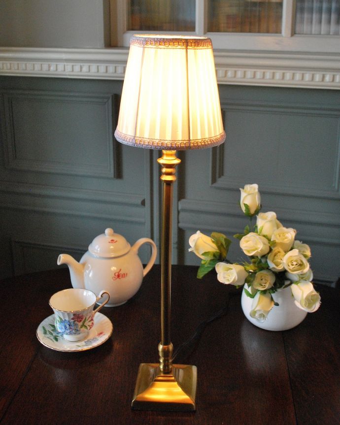 スタンドライト　照明・ライティング　アンティーク風のスタンドライト、おしゃれなテーブルランプ（E17球付き）。。(TL-0078)