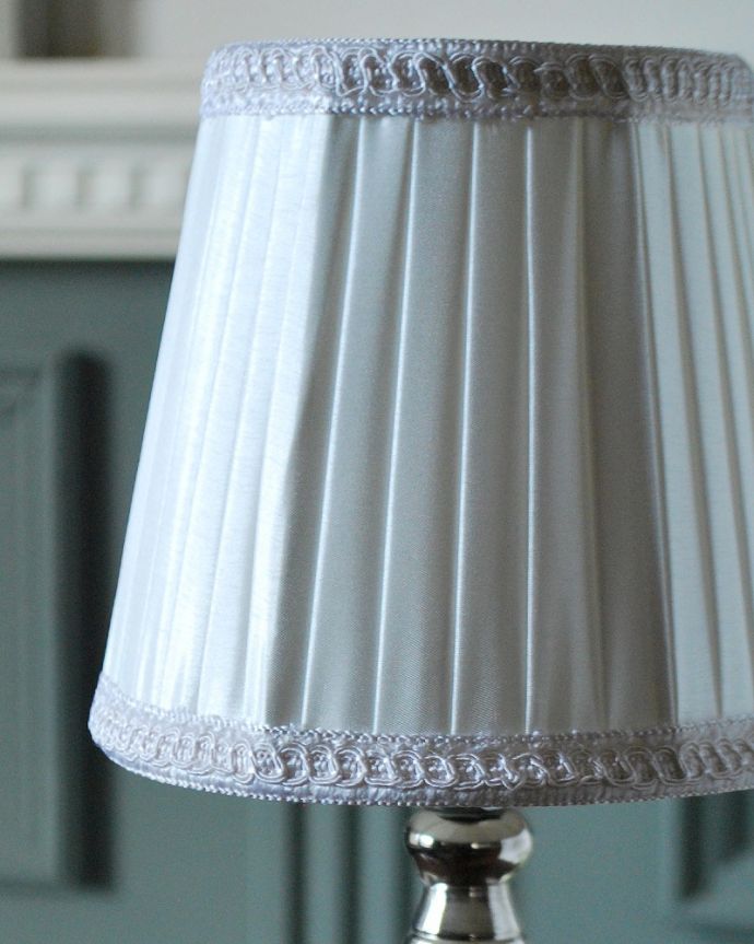 スタンドライト　照明・ライティング　アンティーク風のスタンドライト、おしゃれなテーブルランプ（E17球付き）。。(TL-0079)