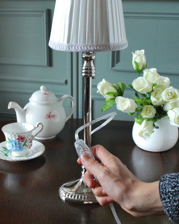 スタンドライト 照明・ライティング アンティーク風のスタンドライト、おしゃれなテーブルランプ(E17球付き)。スイッチON!片手で簡単に切り替えられるオン・オフのスイッチが付いています。(TL-0079)