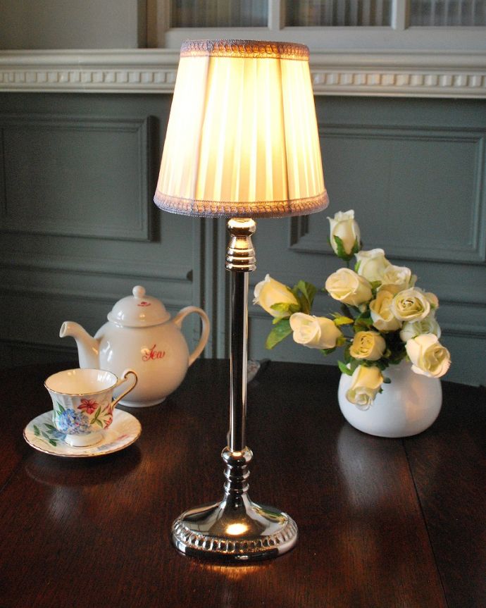 スタンドライト　照明・ライティング　アンティーク風のスタンドライト、おしゃれなテーブルランプ（E17球付き）。。(TL-0079)