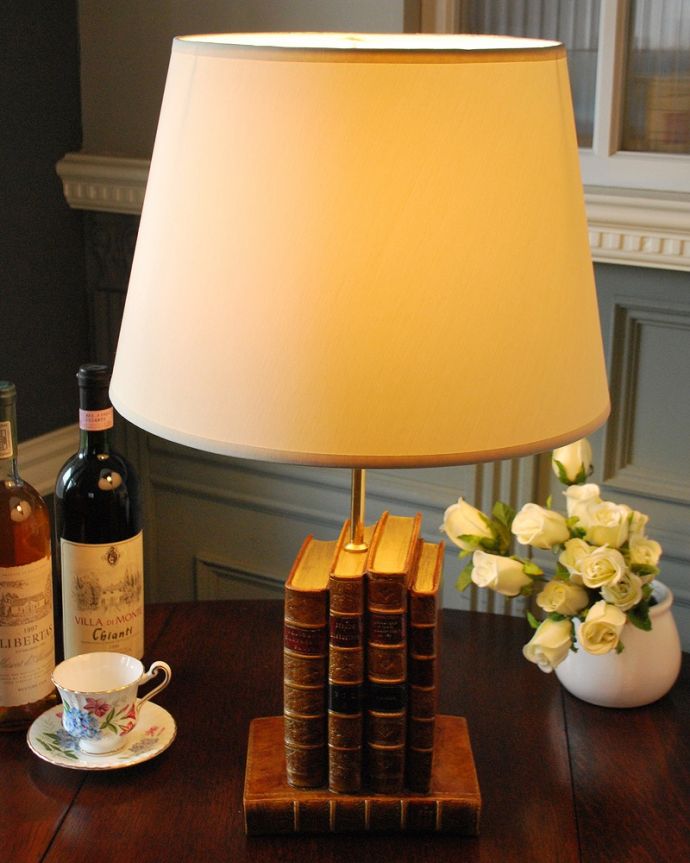 スタンドライト　照明・ライティング　イギリスからやって来たおしゃれな照明、The Original Book Works社のテーブルランプ(E26・40W電球付)。。(TL-0080)