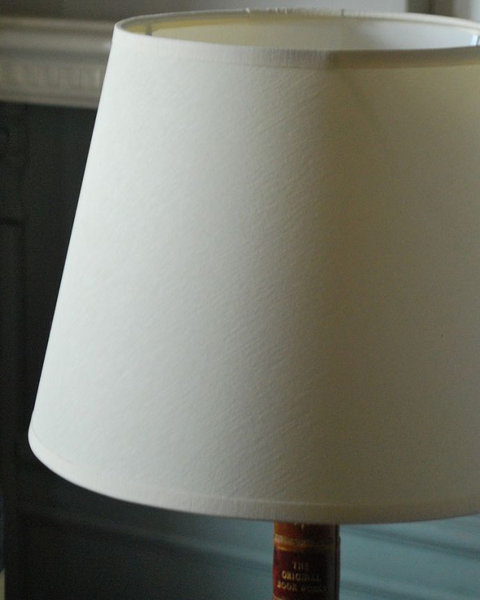 スタンドライト　照明・ライティング　イギリスからやって来たおしゃれな照明、The Original Book Works社のテーブルランプ(E26・40W電球付)。。(TL-0081)