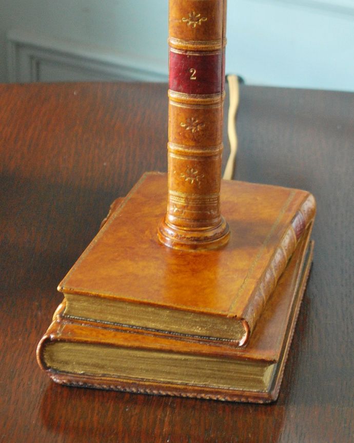 スタンドライト　照明・ライティング　イギリスからやって来たおしゃれな照明、The Original Book Works社のテーブルランプ(E26・40W電球付)。。(TL-0081)