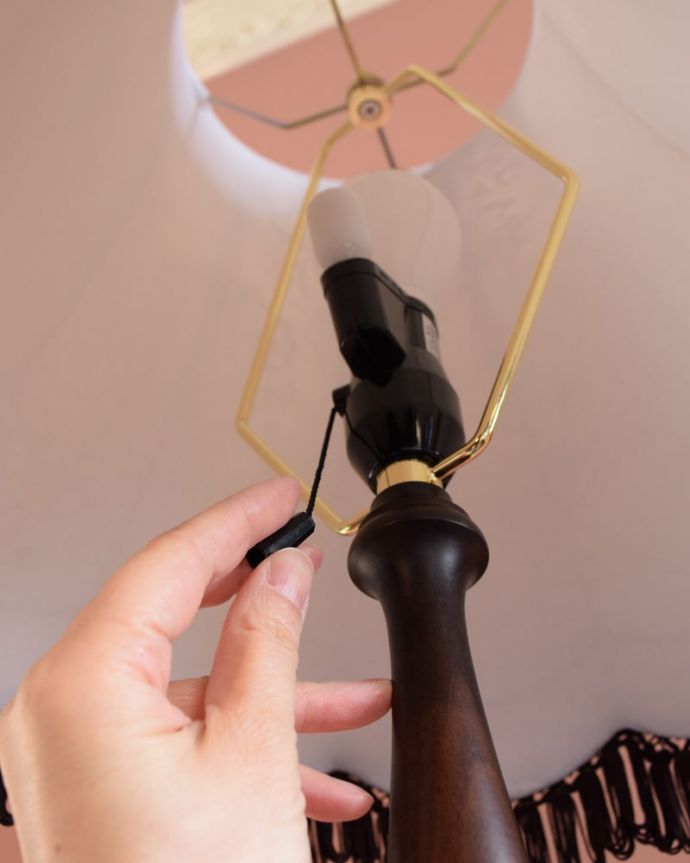 スタンドライト　照明・ライティング　アンティーク風のおしゃれなフロアスタンド、ウィリアムモリス柄のシェード(マリーゴールドベージュ)(E26球・ナツメ球付き)。スイッチON！プルスイッチタイプです。(TL-0089)