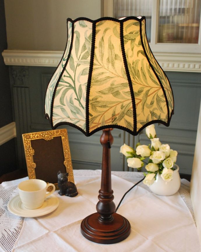 輸入雑貨　ガラス内臓ランプ　布シェード　テーブルスタンド　ヨーロピアン 輸入雑貨 ガラス内臓ランプ 布シェード テーブルスタンド ヨーロピアン