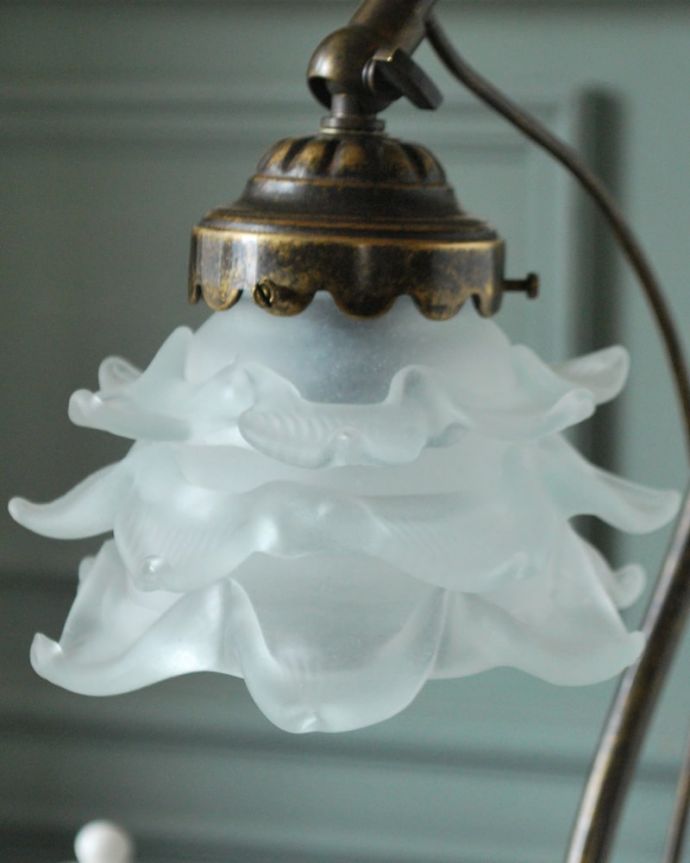 Handleオリジナル 照明・ライティング フランスから届いたテーブルランプ、ガラスシェードのアンティーク風ランプ(E17電球付)。オトナ色の素敵なシェードフランスのアンティークらしい形をした可愛いデザインのガラスのシェード。(TL-0101)