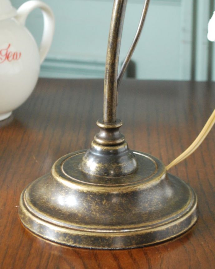 Handleオリジナル 照明・ライティング フランスから届いたテーブルランプ、ガラスシェードのアンティーク風ランプ(E17電球付) 女性らしいデザイン置いておくだけで絵になるオシャレなフォルムです。(TL-0103)