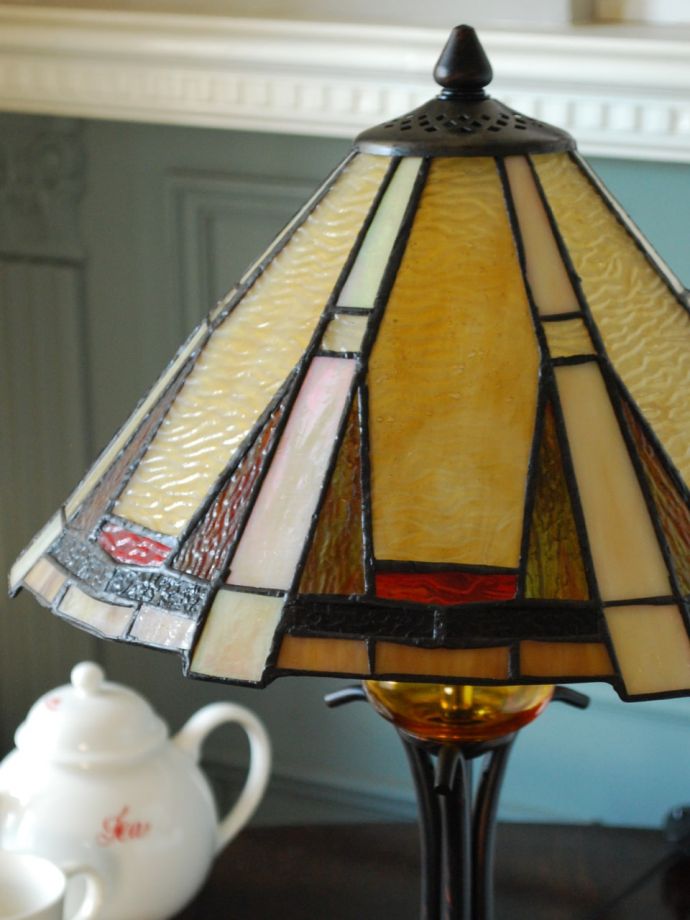 ステンドグラスのシェードは・・・