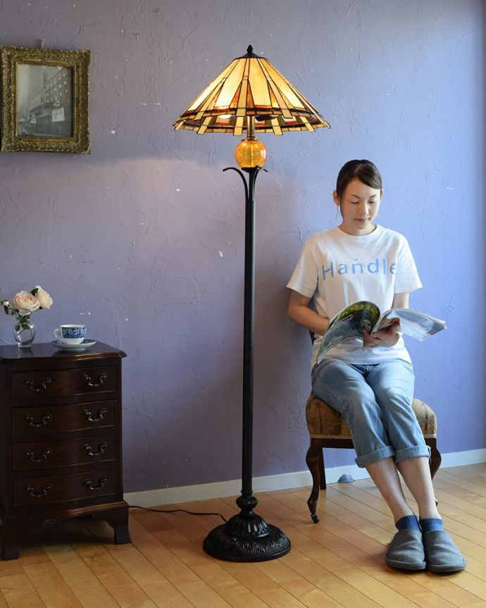 ステンドグラスランプ　アンティーク　大型　フロアスタンド　3灯 アンティーク調のおしゃれな照明、ステンドグラスのフロアランプ（3灯