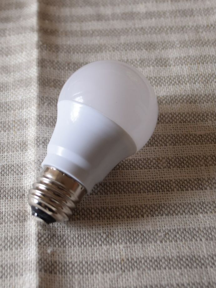 電球付きなので届いてすぐに使えます